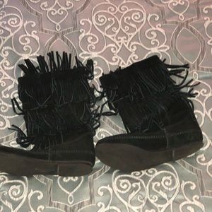 Minnetonka Calf High Fringe Boots
